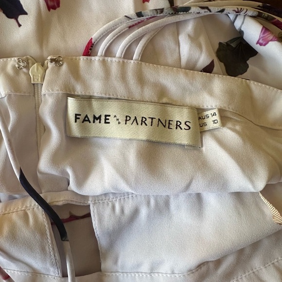 Fame and Partners Floral Maxi Dress Size 10 – Plunge Neck, Strappy Back (Read) - Picture 3 of 9